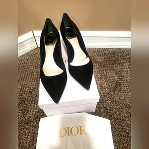 Christian Dior suede pump